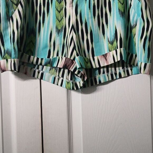 Jennifer Lopez multicolor shorts Sz 14 EUC - Picture 2 of 9